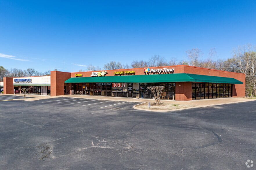 601-605 S Aspen Ave, Broken Arrow, OK for rent - Building Photo - Image 1 of 3