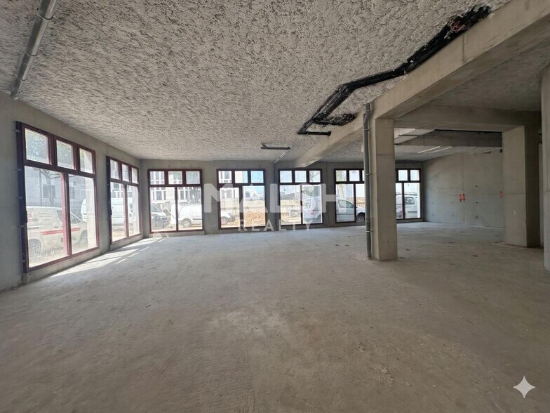 Retail in Villeurbanne to rent - Interior Photo - Image 3 of 4