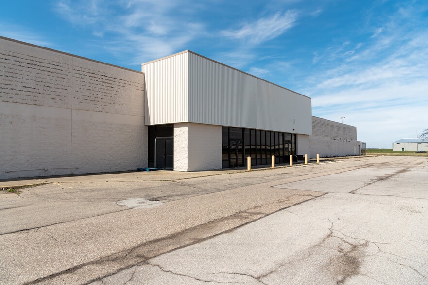 1851 Oakwood Ave, Napoleon, OH for sale - Building Photo - Image 1 of 1