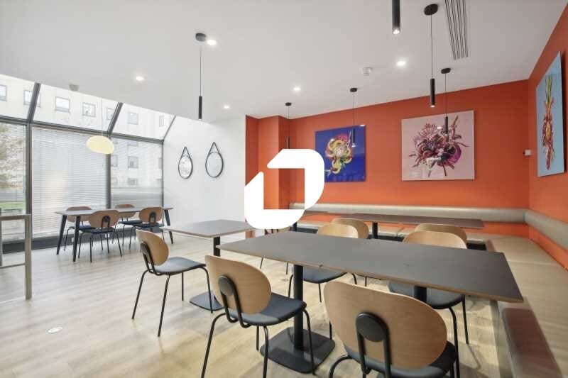 Office in Suresnes to rent - Interior Photo - Image 2 of 11