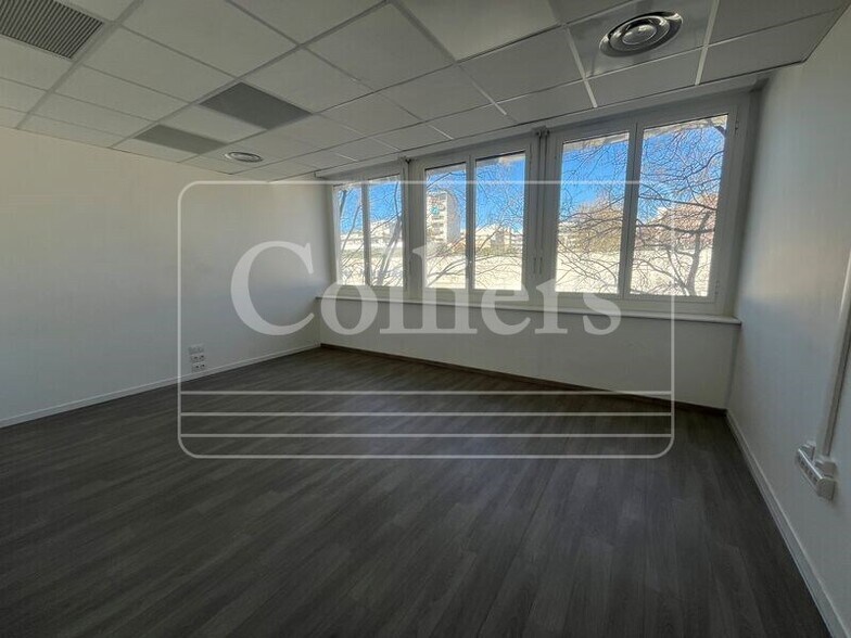 Office in Marseille to rent - Interior Photo - Image 3 of 9
