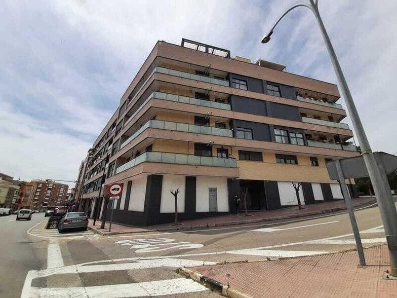 Avinguda Marín Lázaro, 15, Utiel, Valencia for sale - Building Photo - Image 2 of 19