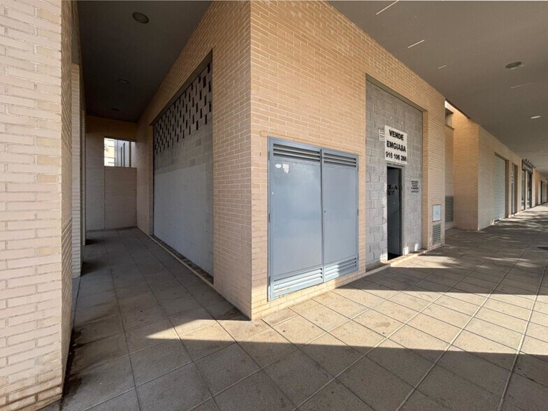 Retail in Alcorcón, Madrid to rent - Building Photo - Image 1 of 3