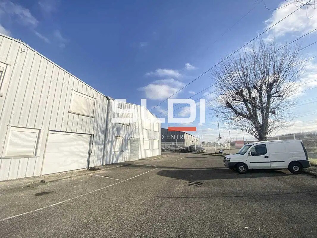Light Industrial in Mions to rent Building Photo- Image 1 of 5