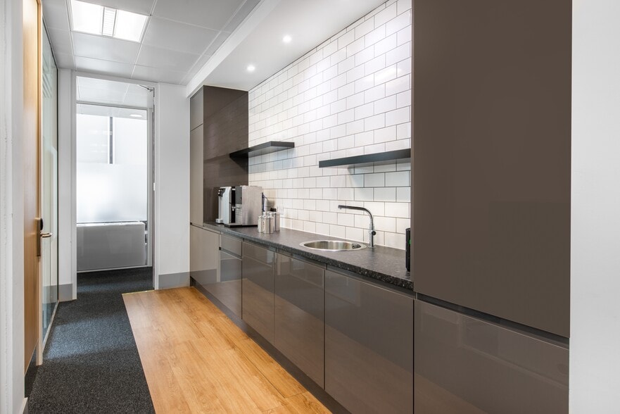 1 Mann Island, Liverpool to rent - Interior Photo - Image 3 of 28