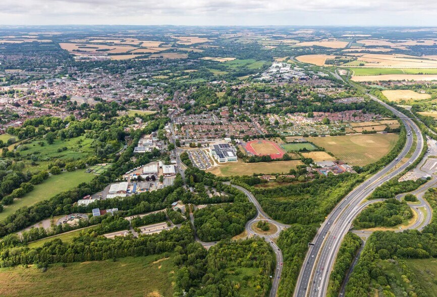 Bar End Rd, Winchester to rent - Aerial - Image 2 of 2