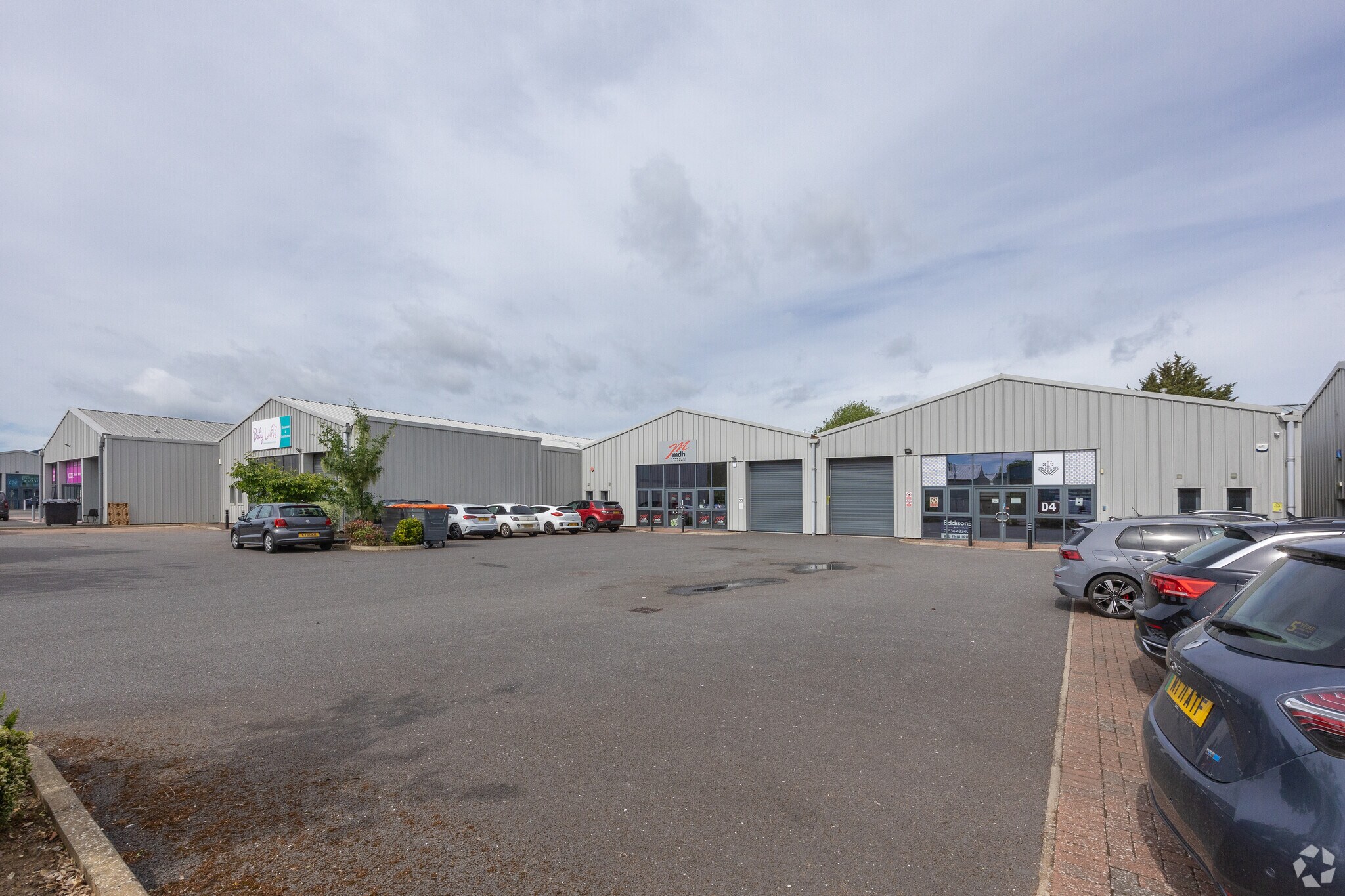 Valley Way, Market Harborough to rent Building Photo- Image 1 of 4