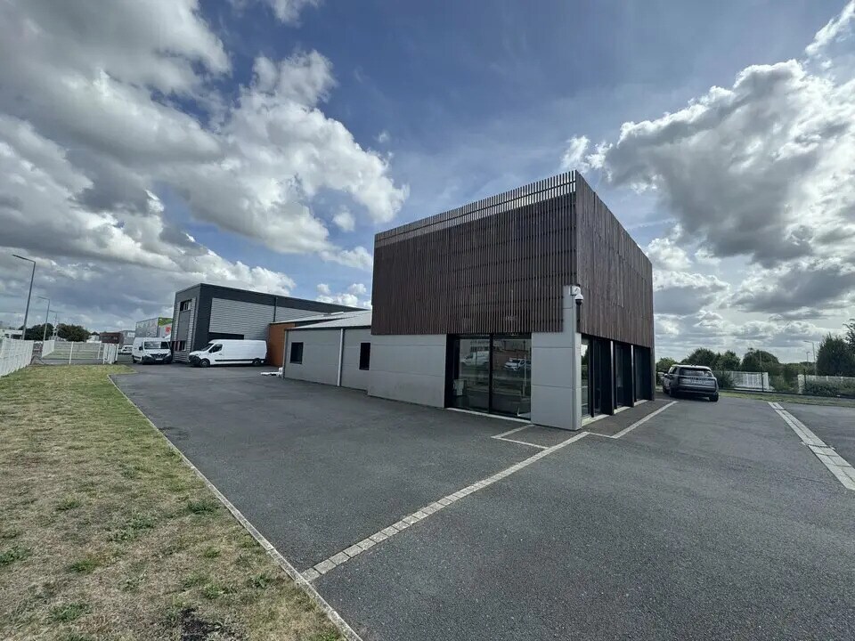 Location Local d'activités 989 m² - Photo 1