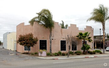 219-227 W Canal Dr, Turlock, CA for rent Primary Photo- Image 1 of 7