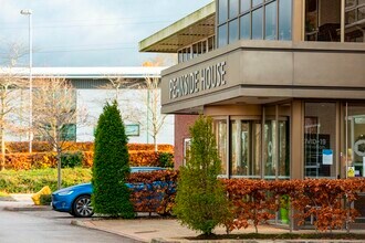 Springwood Way, Macclesfield to rent Building Photo- Image 2 of 5