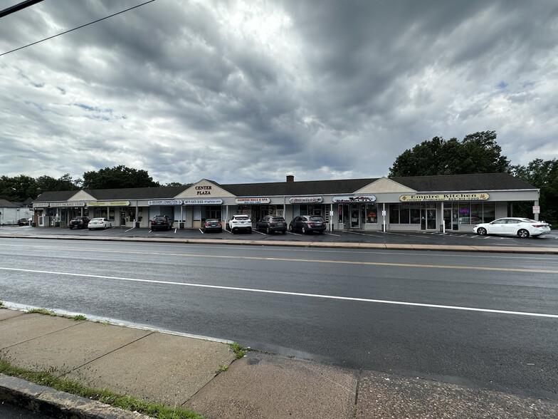 646-680 Center St, Manchester, CT for rent - Building Photo - Image 1 of 7