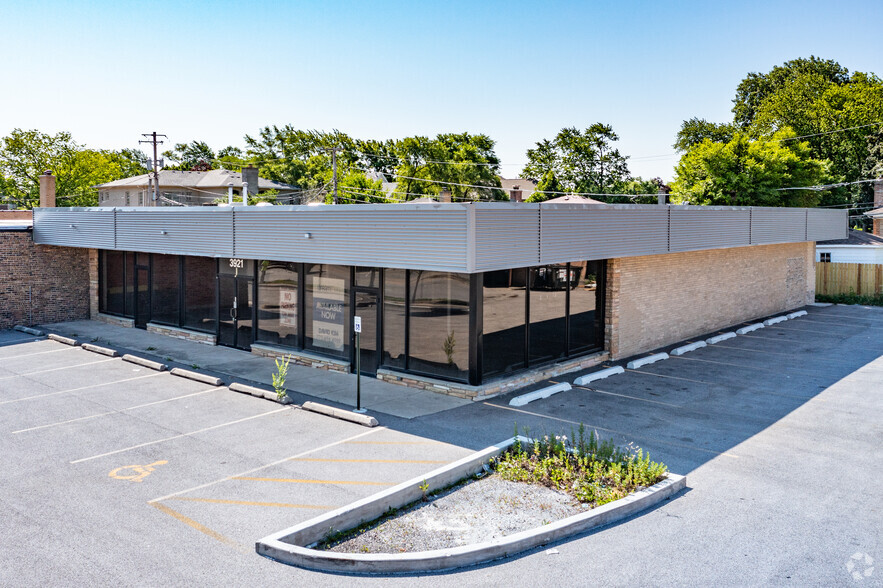 3921-3925 W Touhy Ave, Lincolnwood, IL for sale - Primary Photo - Image 2 of 17