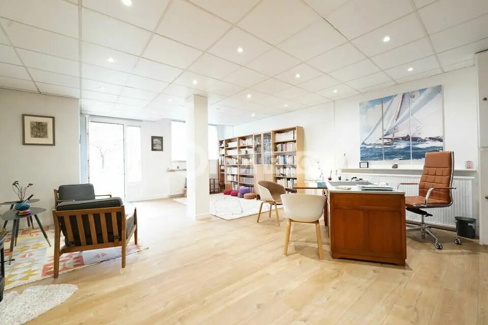 Office in Lyon to rent Building Photo- Image 1 of 8