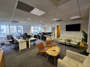 14 Berkeley St, London to rent Interior Photo- Image 2 of 5