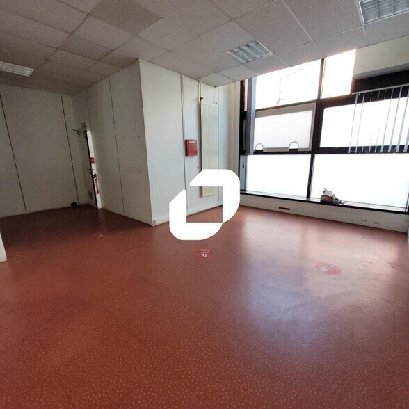 Light Industrial in Issy-les-Moulineaux to rent - Interior Photo - Image 3 of 22