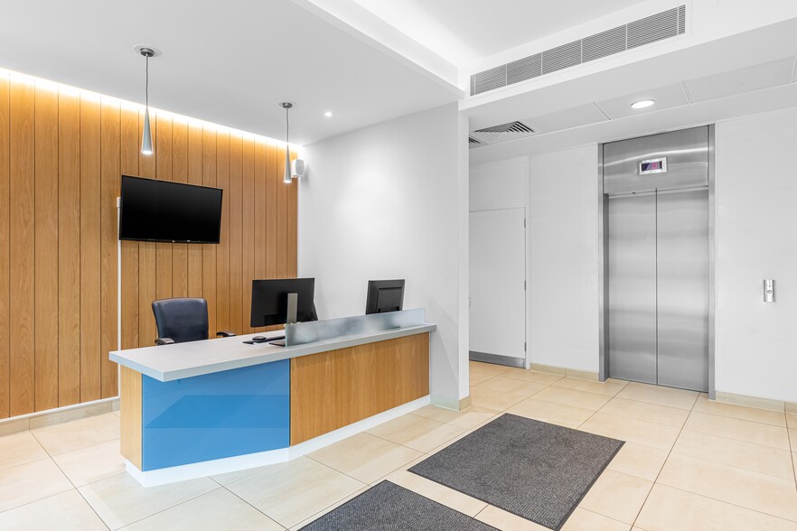 297-299 Kingston Rd, Leatherhead to rent - Interior Photo - Image 2 of 10