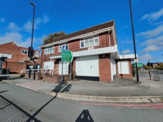 2 Moat Rd, Walsall to rent - Building Photo - Image 1 of 3