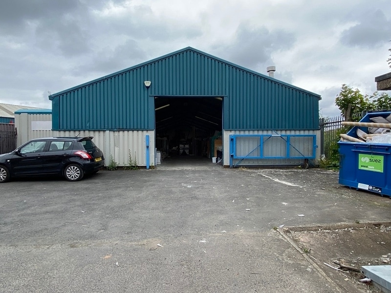 Birmingham New Rd, Tipton to rent Building Photo- Image 1 of 3