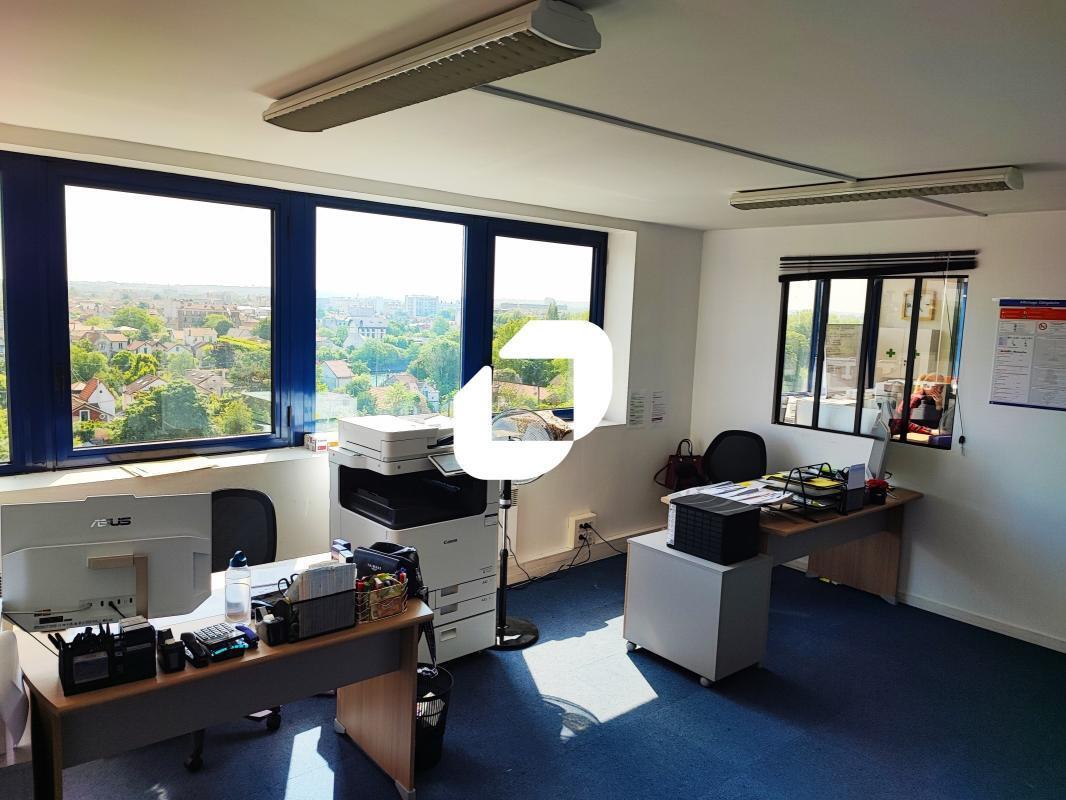 Office in Joinville-le-Pont to rent Interior Photo- Image 1 of 7