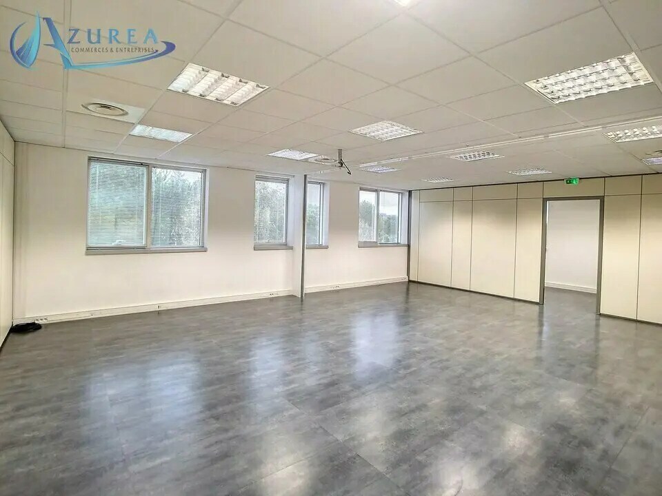 Location Bureaux 672 m² - Photo 1