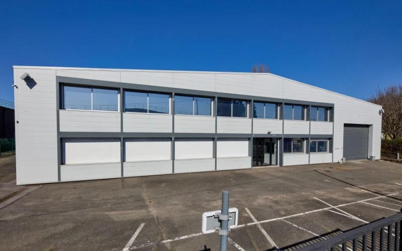 Light Industrial in Morangis for sale Building Photo- Image 1 of 7