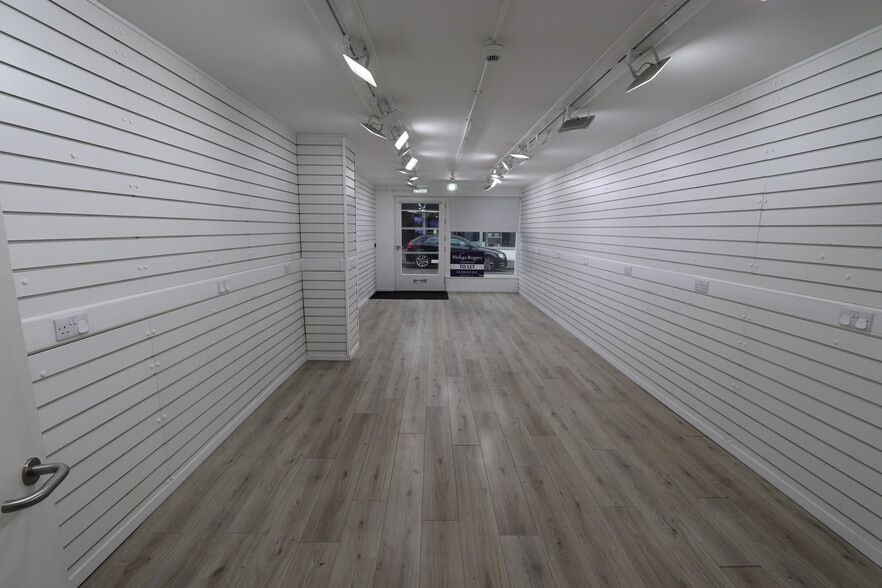 19-23 Queen St, Bude to rent - Interior Photo - Image 3 of 9