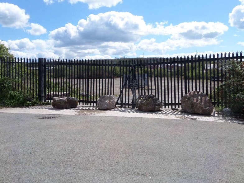 Newlands Ave, Bridgend to rent - Building Photo - Image 2 of 2