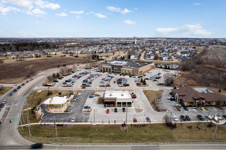 201 Ogden Falls Blvd, Oswego, IL for sale - Building Photo - Image 3 of 6