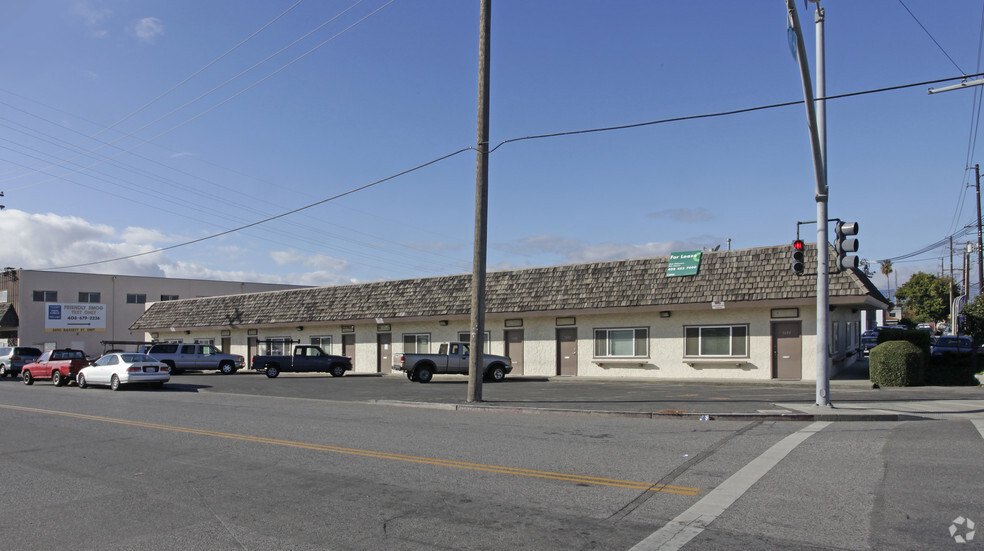 3670-3684 Bassett St, Santa Clara, CA for rent - Building Photo - Image 2 of 3