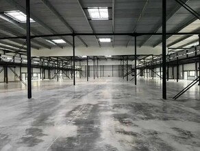 Light Industrial in Buc to rent Interior Photo- Image 2 of 3