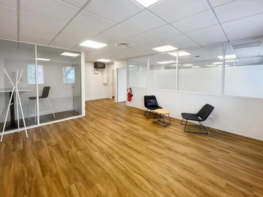 Location Bureaux 110 m² - Photo 1