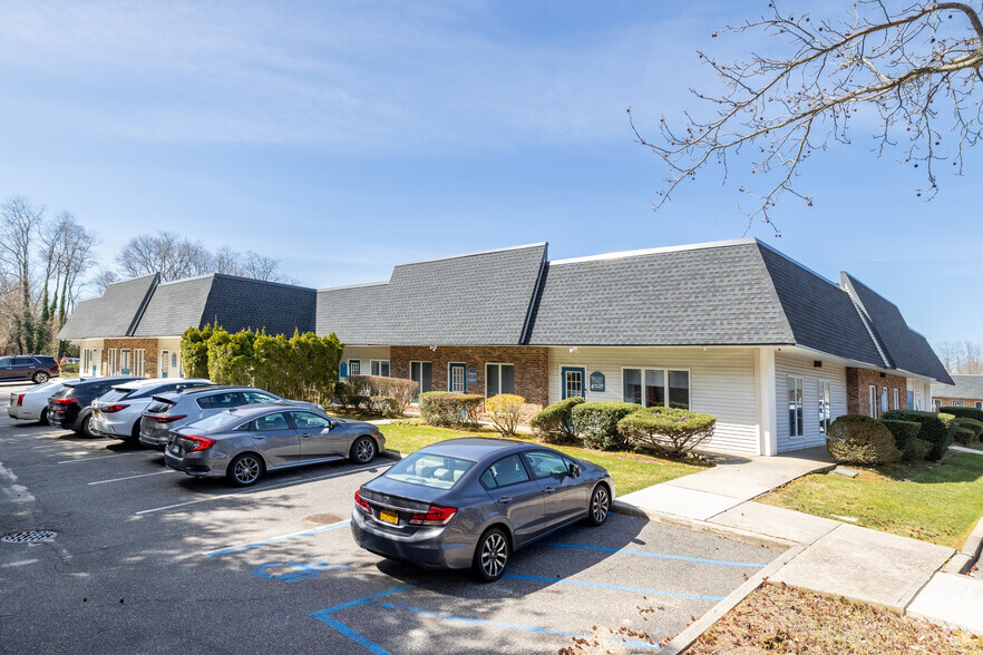 100 S Jersey Ave East Setauket, NY portfolio of 2 properties for sale on LoopNet.co.uk - Primary Photo - Image 1 of 10