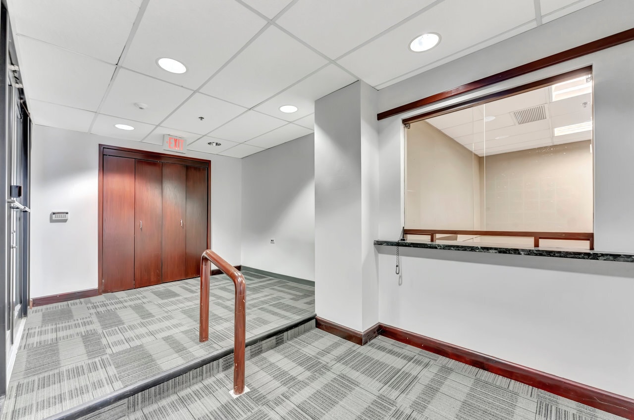 2200 Fletcher Ave, Fort Lee, NJ to rent Interior Photo- Image 1 of 11