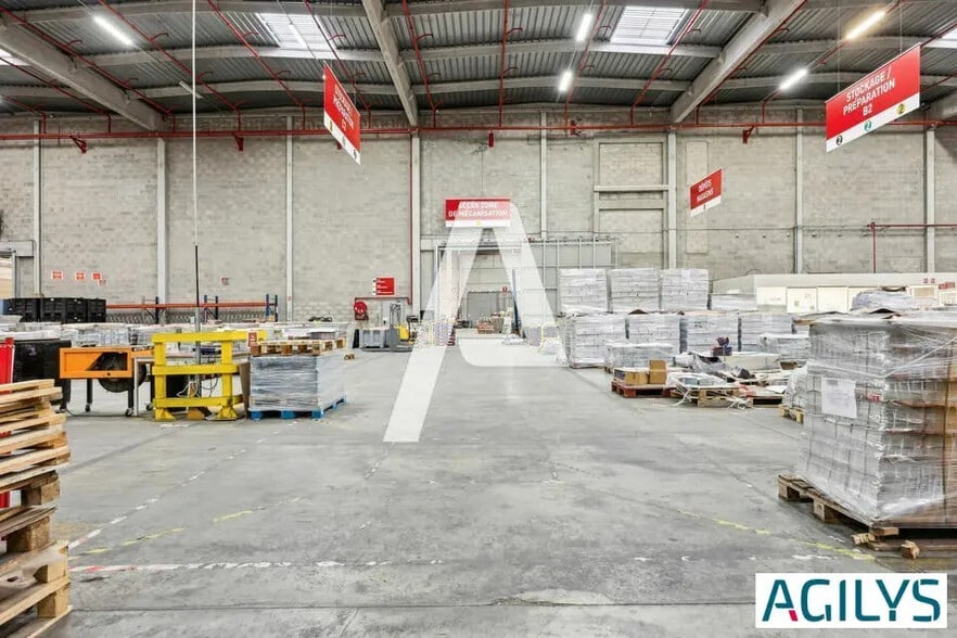 Industrial in Roissy-en-Brie to rent - Building Photo - Image 2 of 6