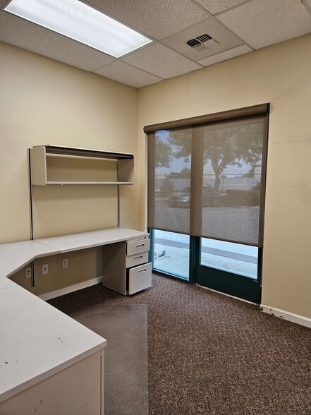 195-197 D'Arcy Pkwy, Lathrop, CA for rent - Interior Photo - Image 3 of 18