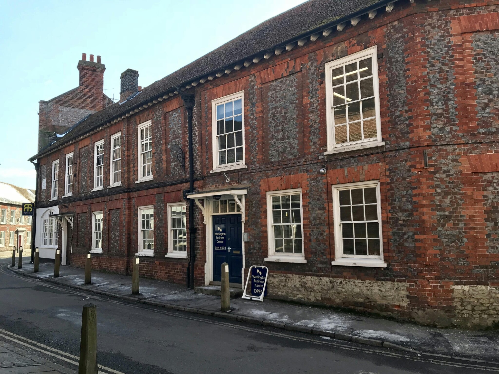 1 High St, Watlington to rent Building Photo- Image 1 of 7