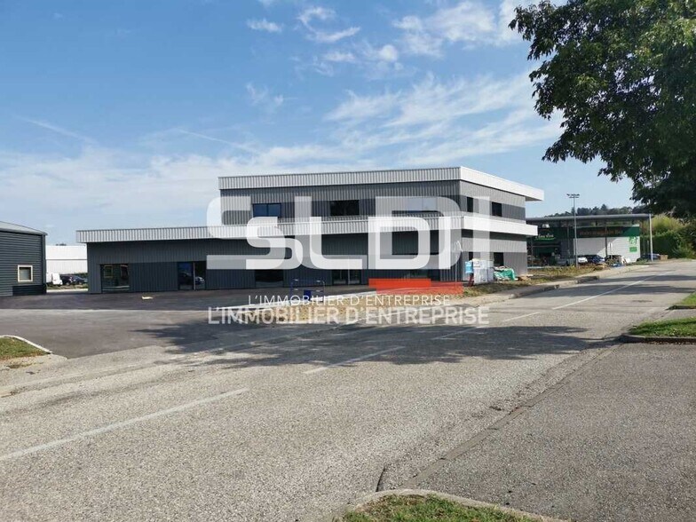 Retail in Bourgoin-Jallieu to rent - Building Photo - Image 2 of 7