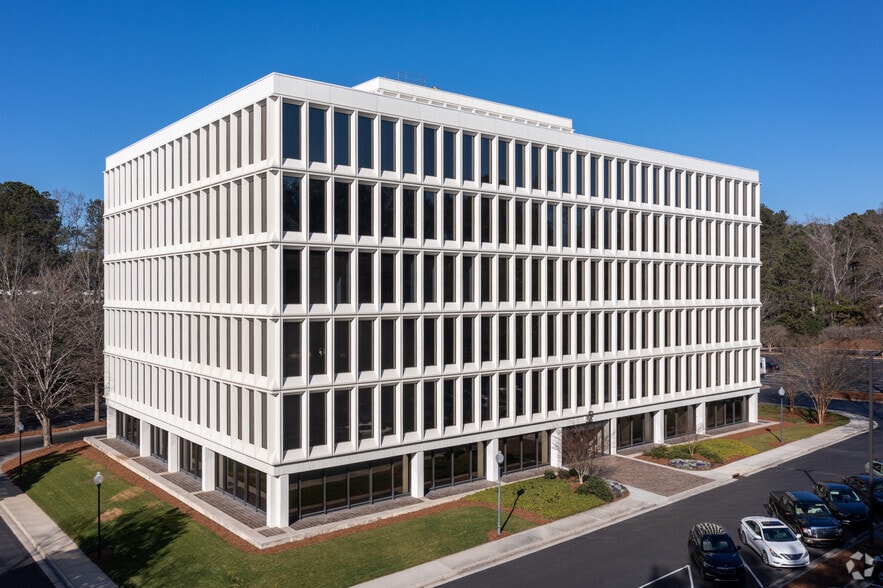 56 Perimeter Ctr E, Atlanta, GA to rent - Primary Photo - Image 1 of 38