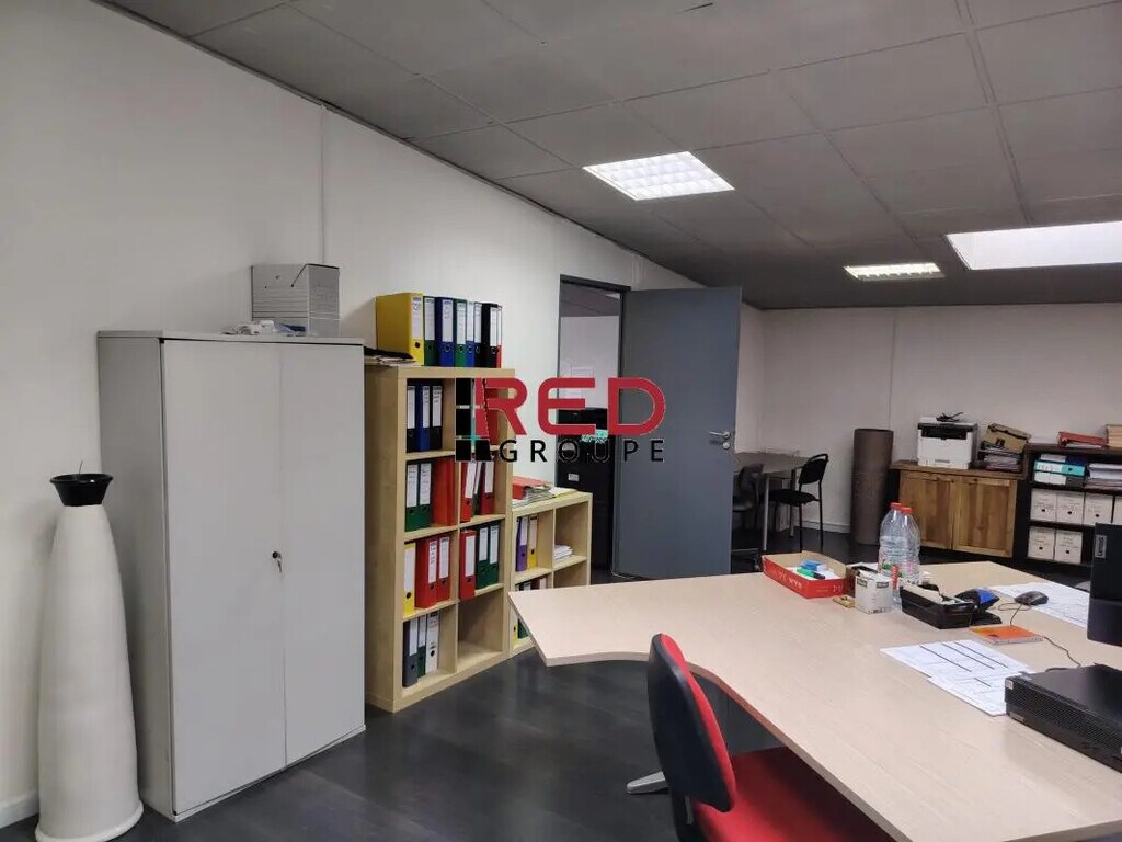 Location Bureaux 76 m² - Photo 1