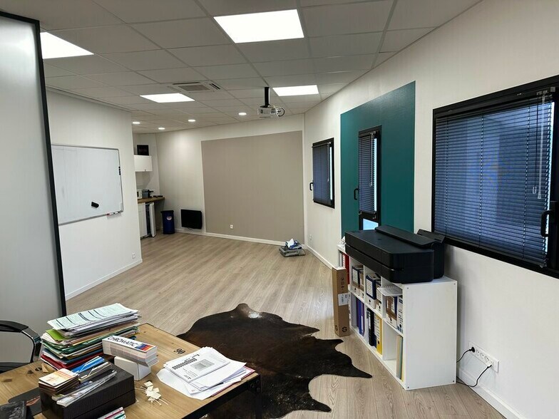 Office in Champigny-sur-Marne to rent - Interior Photo - Image 2 of 4