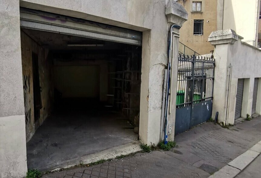 Industrial in Paris to rent - Building Photo - Image 3 of 6