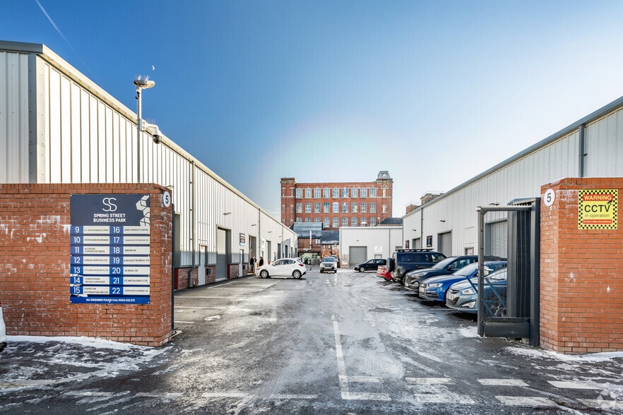 Spring St, Bolton to rent - Building Photo - Image 3 of 3