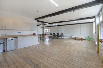 215 Lyham Rd, London to rent Interior Photo- Image 2 of 5
