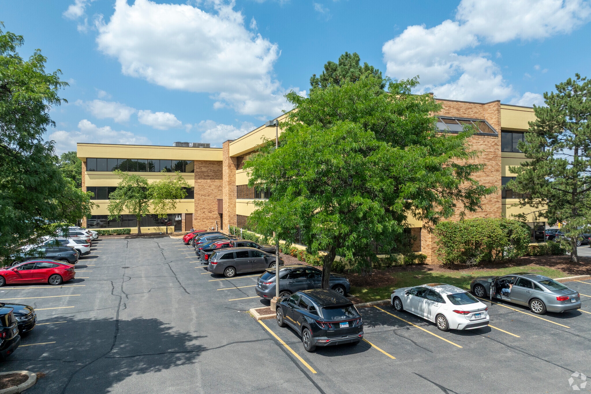 1655 N Arlington Heights Rd, Arlington Heights, IL to rent Building Photo- Image 1 of 11