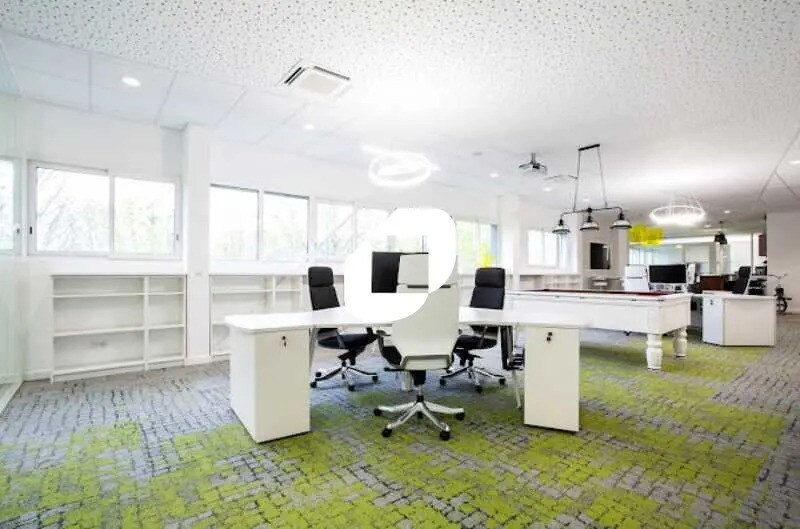 Light Industrial in Buc to rent - Interior Photo - Image 1 of 26