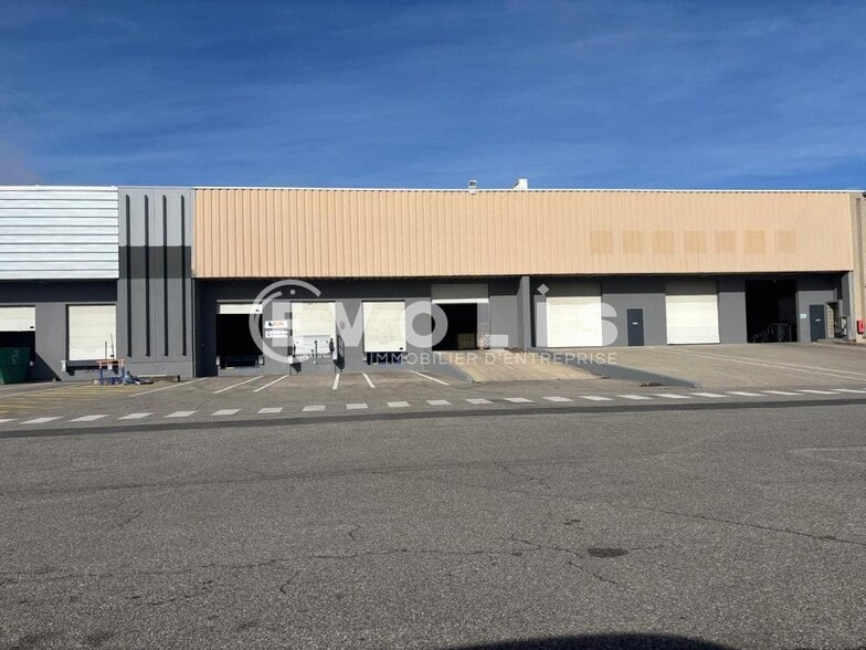 Light Industrial in Corbas to rent - Building Photo - Image 3 of 17