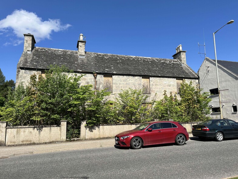 17-19 Castle Rd, Grantown On Spey for sale - Building Photo - Image 1 of 3