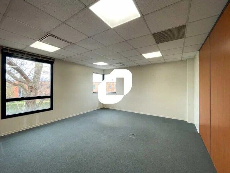 Office in Massy to rent - Building Photo - Image 2 of 8