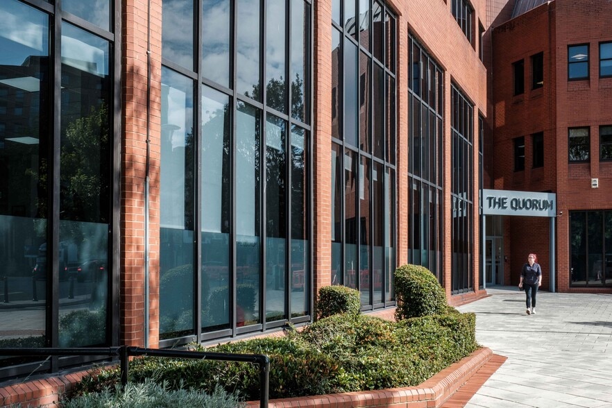 Bond St S, Bristol to rent - Building Photo - Image 3 of 4