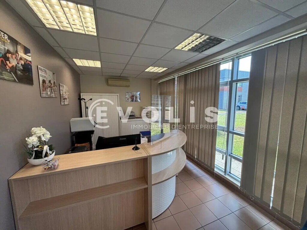 Location Bureaux 112 m² - Photo 1